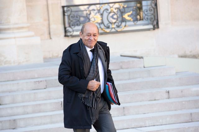 Jean-Yves Le Drian à la sortie du conseil des ministres