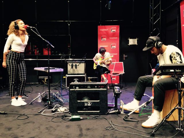 Izzy Bizu Live