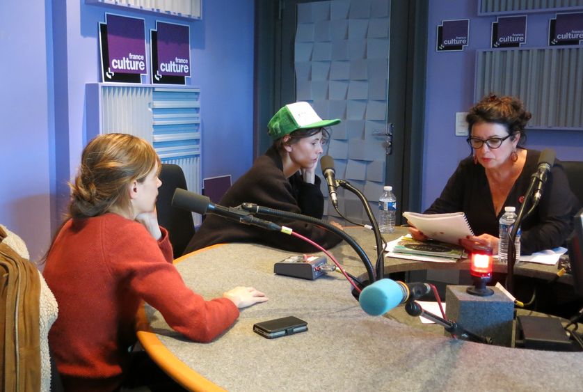 France Culture, studio 153, en pleine préparation... les comédiennes Suzanne Aubert & Lyn Thibault aux côtés d'Aline Pailler