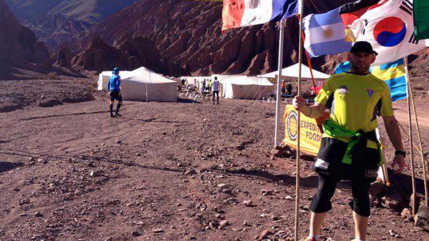 Stewen Villenave à l'arrivée de l'Atacama crossing