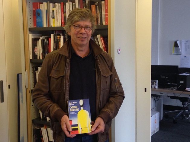 Jean-Michel Besnier dans le bureau de Secrets d'Info