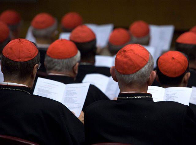 C’est le pape lui-même qui présidera le synode, assisté des cardinaux André Vingt-Trois, Luis Antonio Tagle, Damasceno Assis et
