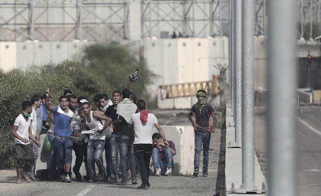 Les affrontements entre jeunes palestiniens et soldats israëliens se sont poursuivis vendredi