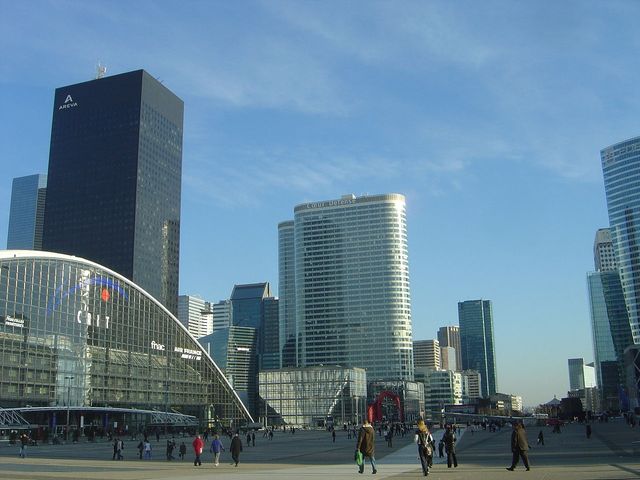 LA DEFENSE
