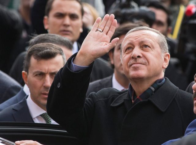 Contre tous les pronostics, l’AKP récupèrerait plus de 300 des 550 sièges de députés du Parlement