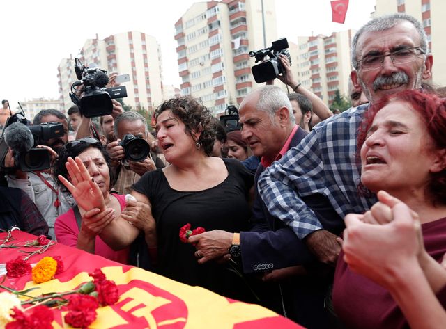 Les enterrements ont commencé dimanche à Ankara