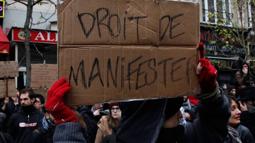 Manifestation contre l'état d'urgence et la COP21 place de la République à Paris le 30 novembre 2015