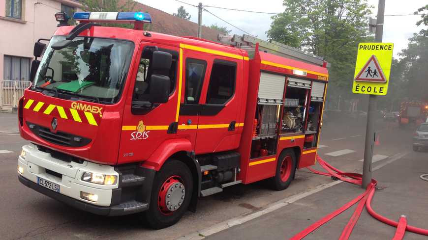 Lors de l'intervention, deux pompiers ont été légèrement blessés