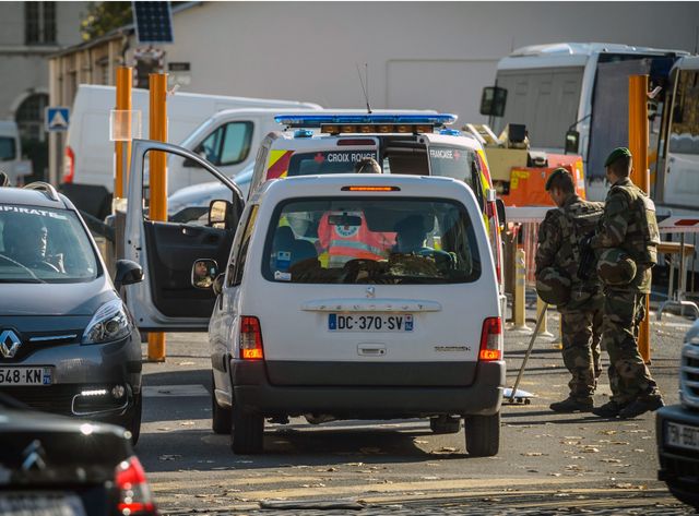 A Ecole militaire, une cellule d'aide psychologique accueille les familless familles
