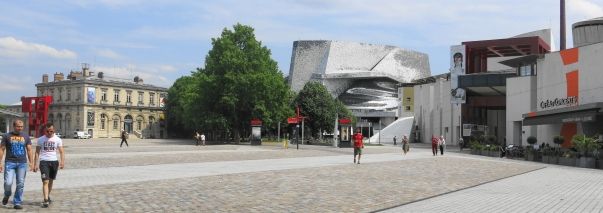 340.000 oiseaux en fonte d’aluminium ! La Philharmonie de Paris, juin 2015