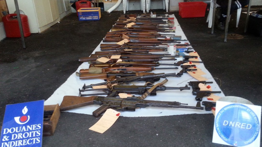 Plus de 50 armes ont été saisies.