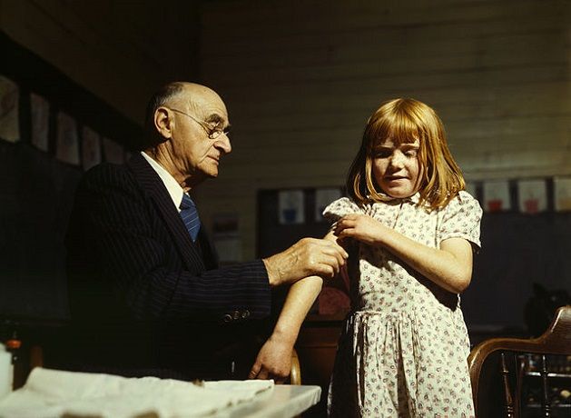 Vaccination dans une école au Texas en 1943