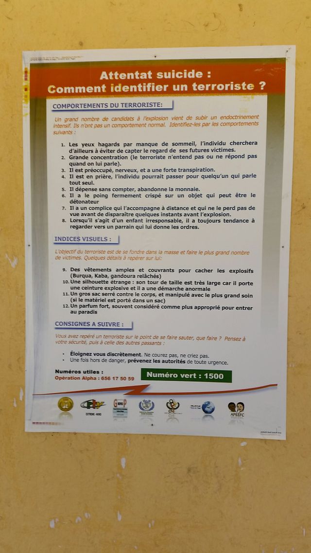 Affiche dans les rues de Maroua