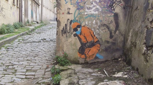 Graffiti représentant un détenu de Guantanamo, Istanbul, 2010