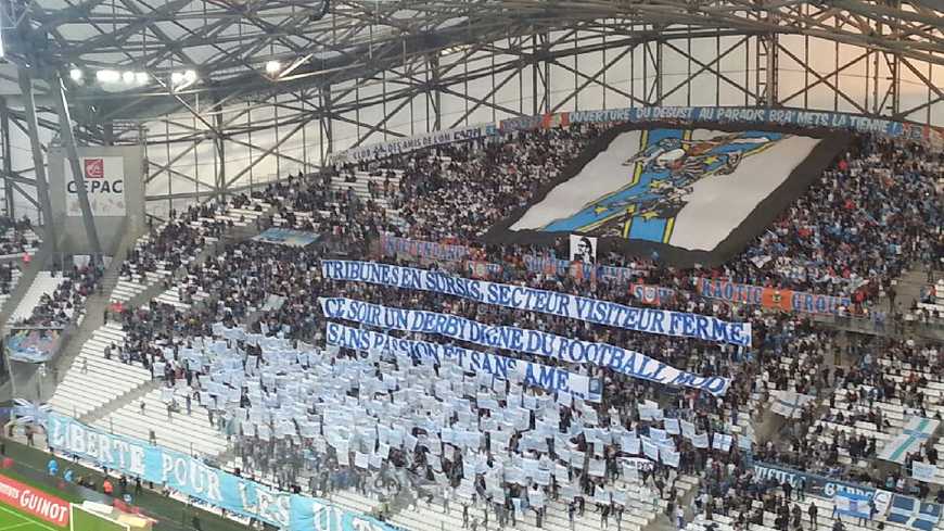 Le Virage Sud du Vélodrome à Marseille, au coup d'envoi face à l'OGC Nice