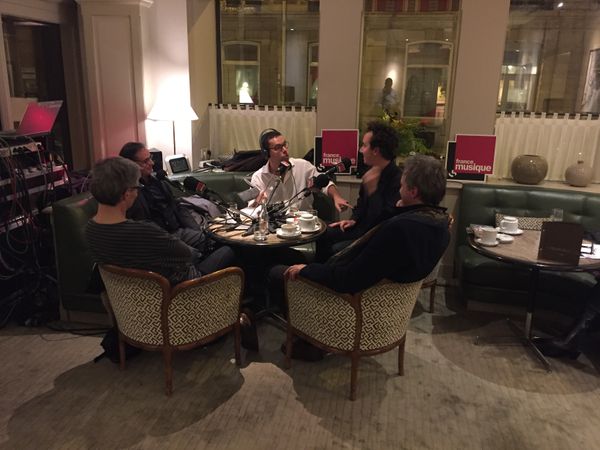 Lionel Esparza avec ses invités au Relais Bedford : Cyrille Dubois, Vincent Dumestre, Pierre Alféri et Gérard Pesson