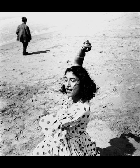 Lucien Clergue Draga en robe à pois, Les Saintes-Maries-de-la-Mer, 1957