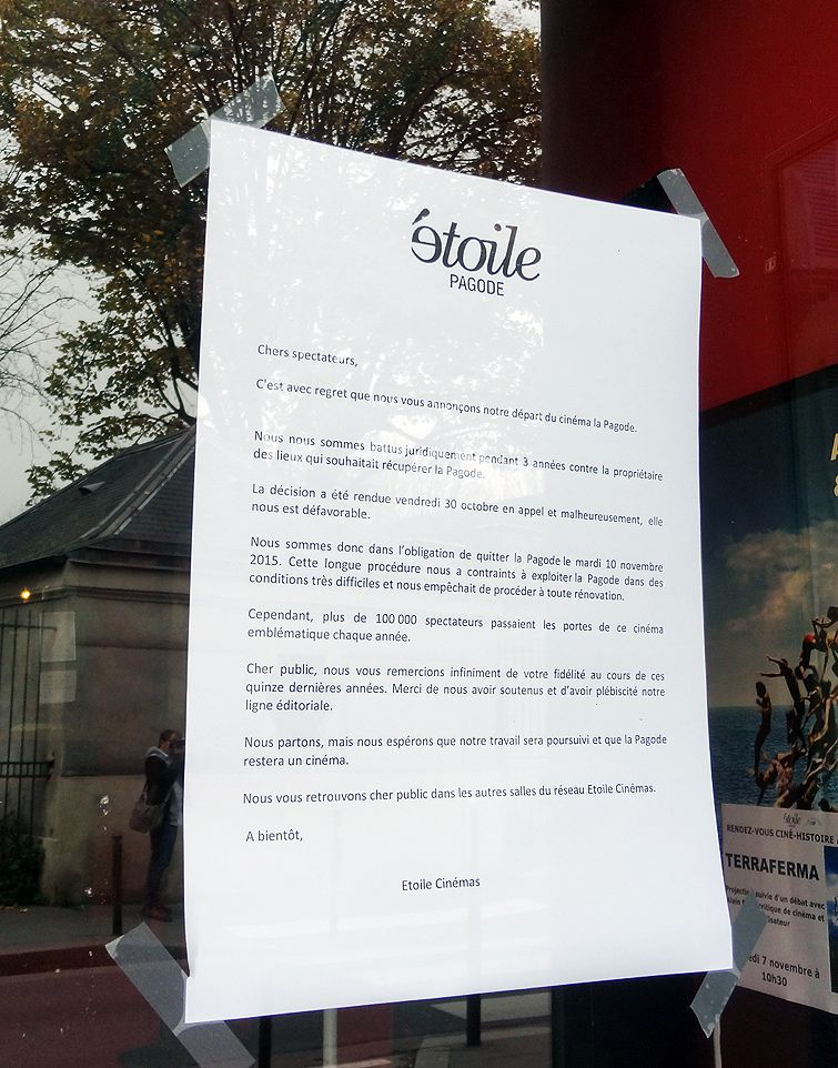 Communiqué des locataires du cinéma La Pagode, affiché à l'entrée du cinéma parisien début novembre 2015