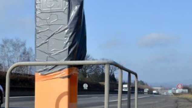 Les bornes hors service sont bâchées à défaut d'être réparées.