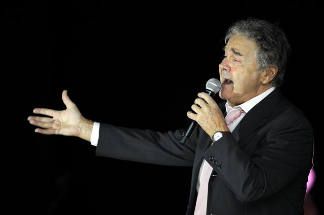 Vandoeuvre-lès-Nancy 2 mars 2014. Le chanteur français Pierre PERRET, 80 ans, en concert.