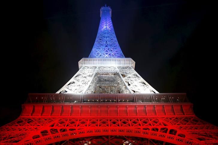 La Tour Eiffel en Bleu Blanc Rouge