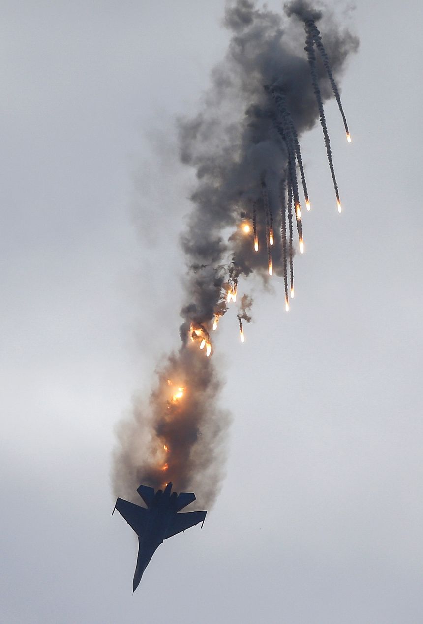 A Sukhoi Su-27 jet fighter.