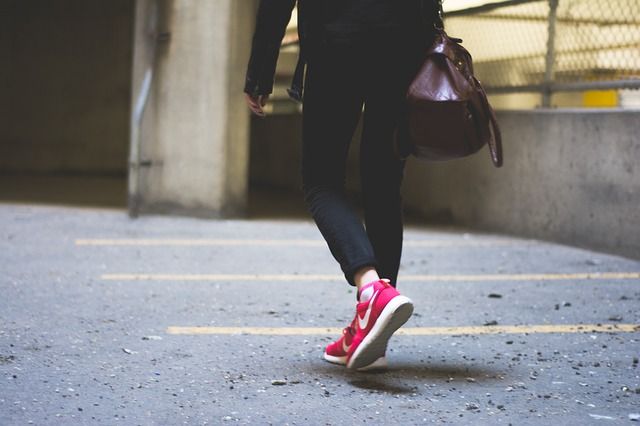 Femme dans la ville