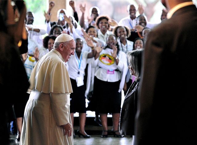 Le pape Françopis dénonce les nouvelles formes de colonialisme