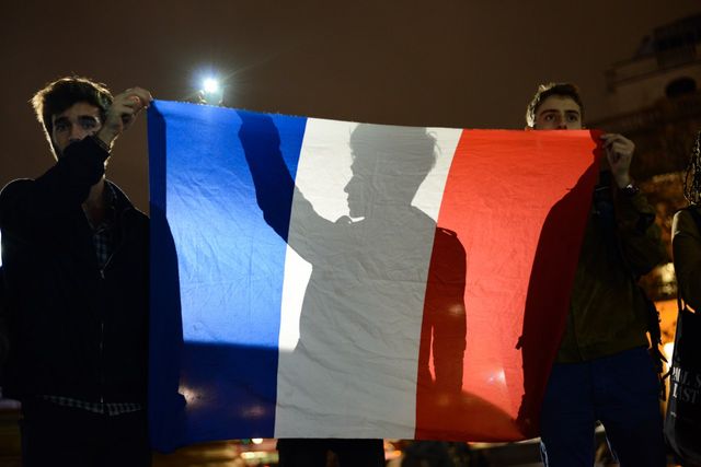 Des New-yorkais montrent leur solidarité avec Paris après les attaques terroristes