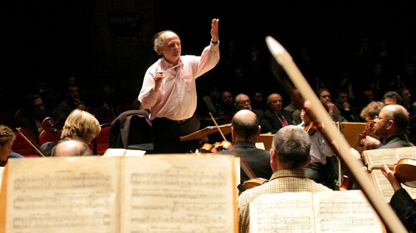 Laurent Petitgirard dirige l'orchestre national du capitole de Toulouse ©FredericCharmeux/Maxppp