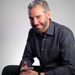 Tassis Christoyannis, portrait pour bio