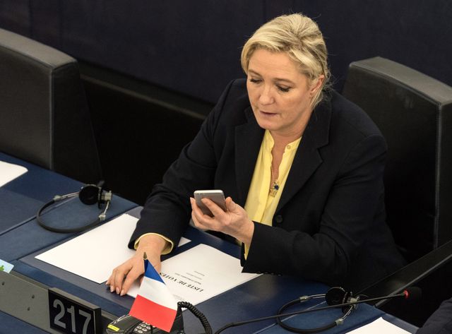 Marine Le Pen a expliqué refuser que ses "sept millions d'électeurs" soient comparés à "des barbares, des criminels et des assas