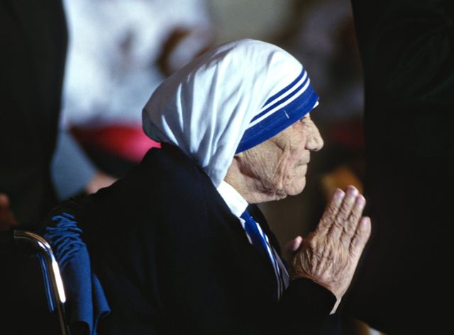 Cette femme, une des plus connues et des plus populaires dans le monde chrétien, a été béatifiée par Jean-Paul II en 2003