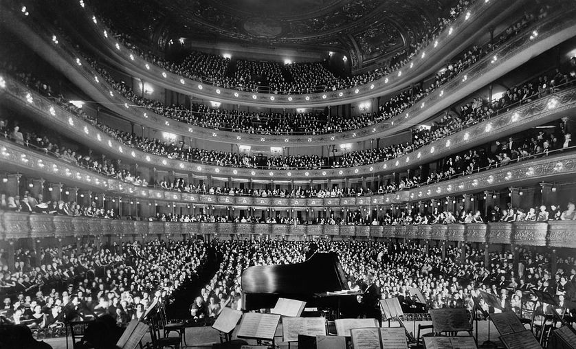 L'écoute et la musique... Public d'un concert au Metropolitan Opera de New York, 1937