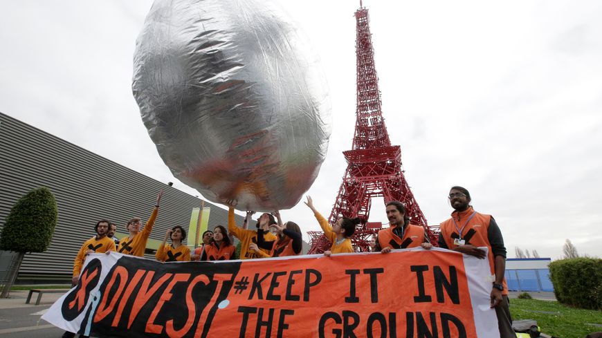 Partisans du désinvestissement en faveur du climat, le 2 décembre 2015, au Bourget, à la COP21