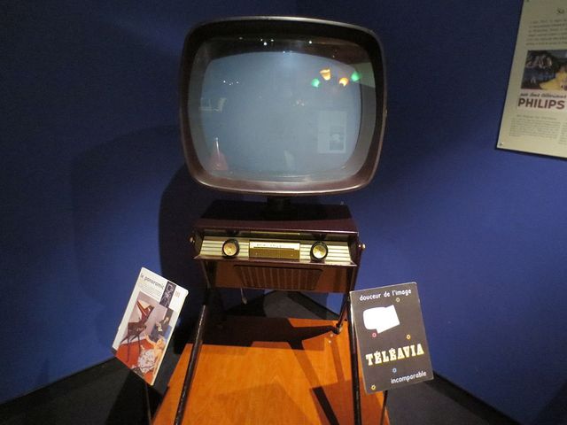 Musée EDF téléviseur datant de 1957