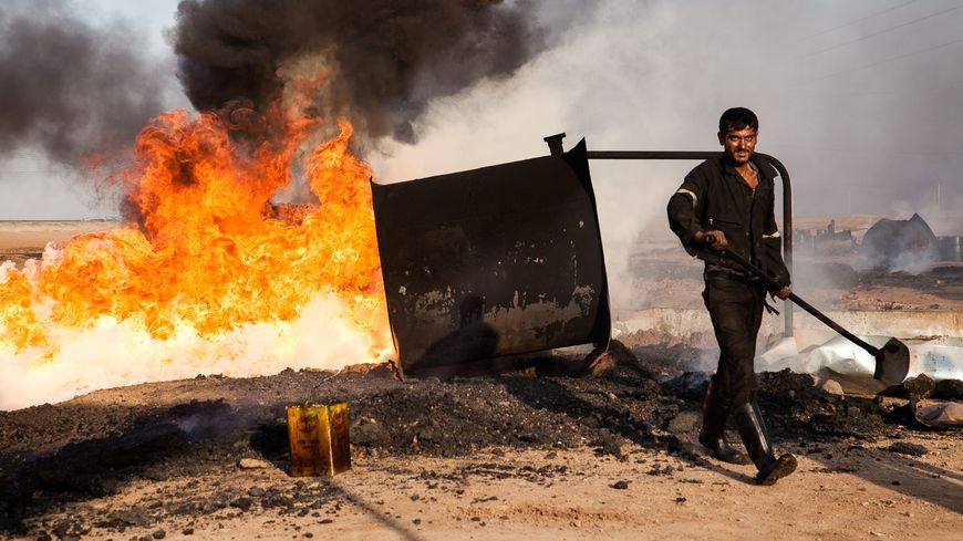 Raffineries artisanales de petrole a Hasakeh au kurdistan Syrien