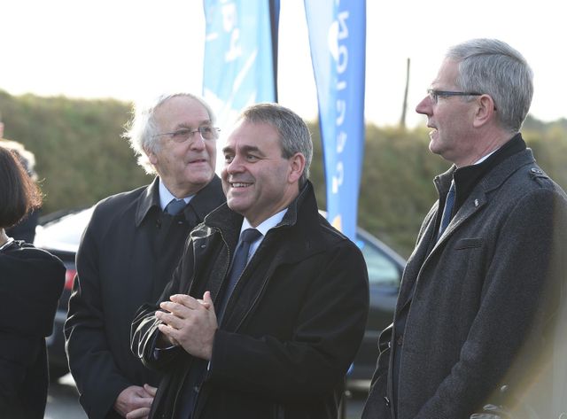 Xavier Bertrand (LR) assiste à l'inauguration d'un monument en mémoire des soldats fraternisants de Noël 1914