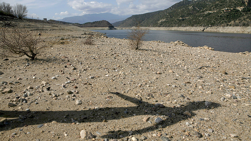 Le lac de Vinça dans les Pyrénées-Orientales.