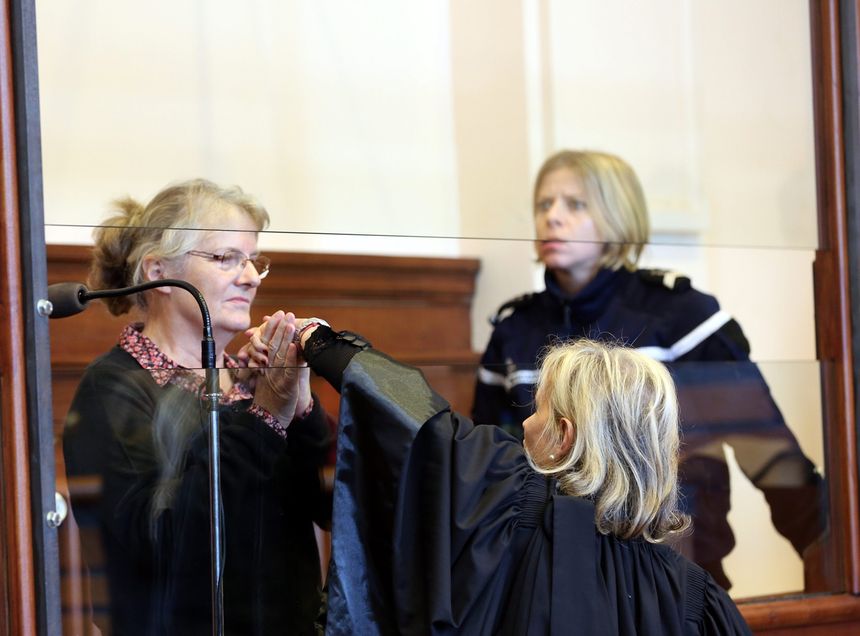 Condamnée à dix ans de prison pour avoir tué son mari violent, Jacqueline Sauvage, 66 ans, est retournée entre ses murs