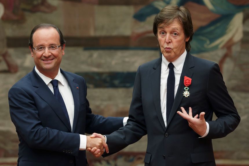 Le 8 septembre 2012, François Hollande décorait l'ancien Beattle Paul Mac Cartney