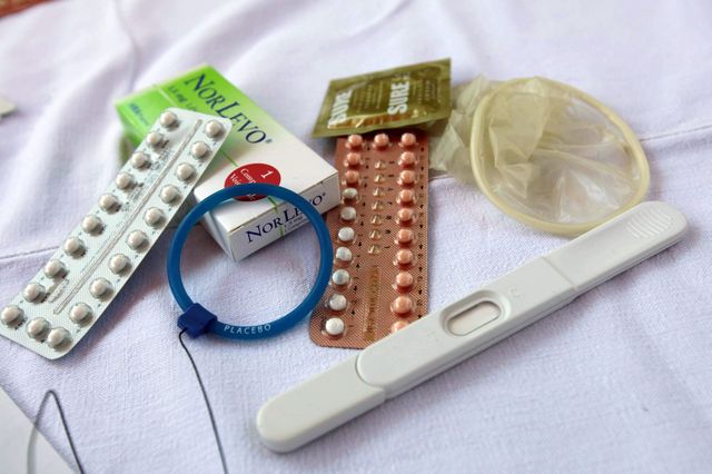 Toulon, le 30 juin 2011: Vue de différents moyens de contraception présentés par le planning familial du Var