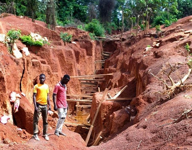 Le fragile étayage de la mine 22, Côte d'Ivoire, octobre 2015