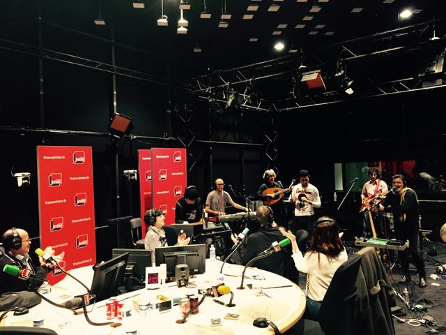 Youness, Rachid Taha et leurs musiciens