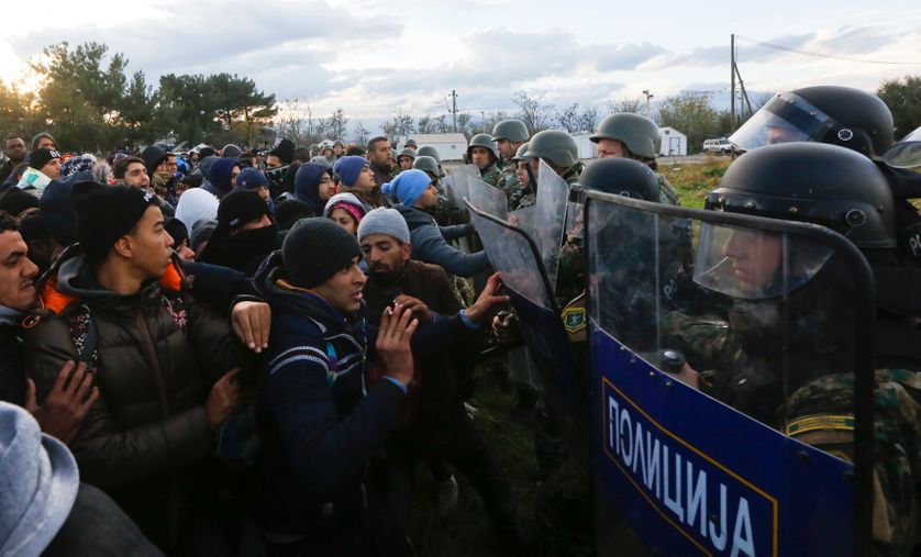 La police macédonienne face aux réfugiés : réaction de l’Europe face à la crise des migrants