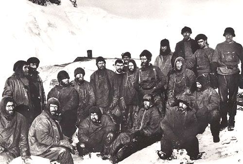 L'équipage de l'Endurance sur l'île de l'Eléphant, à l'exception de Frank Hurley