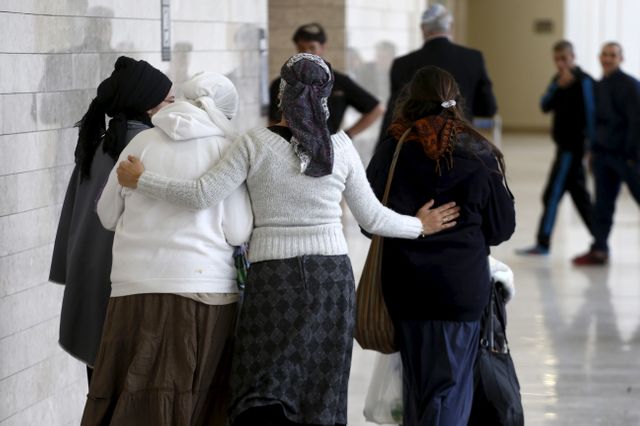 Au tribunal de Lod, la famille et amis des deux israéliens inculpés de meurtre d'une famille palestinienne
