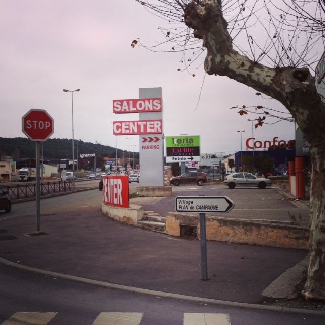 Vers le "village" Plan de campagne