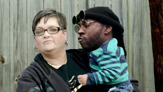 2 Chainz En Mode Grosse Tete Dans Le Clip Hilarant De Watch Out Video