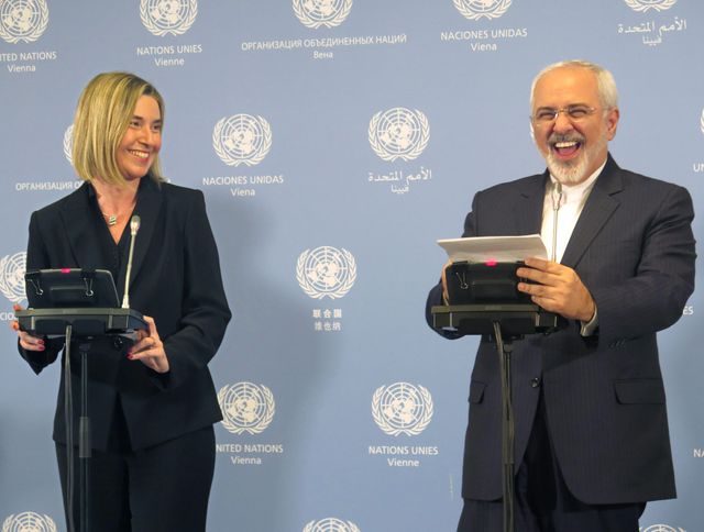 Le ministre des affaires étrangères iranien, Javad Zarif aux côtés de la reprsentante de l'UE